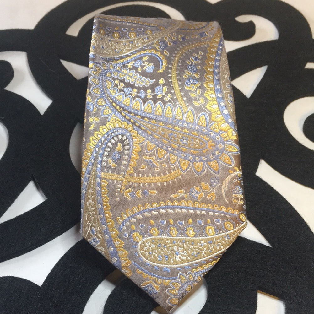 Sean John silver with gold and blue paisley pattern tie. Like New.